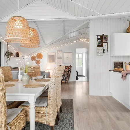 Cozy In With Kitchen Holiday home