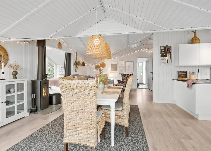 2 Bedroom In *